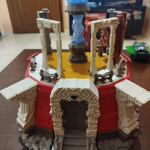 Gormiti collection with tower, ship, castle, 3 bracers and figures