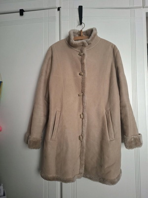 Caan women's jacket like new, beige suede with synthetic fur