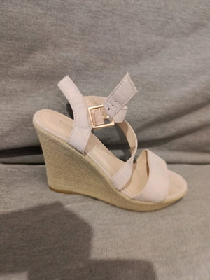 Sixth Sense nude suede platforms size 37 like new