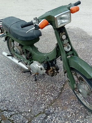 Yamaha δίχρονο παπί σε πράσινο