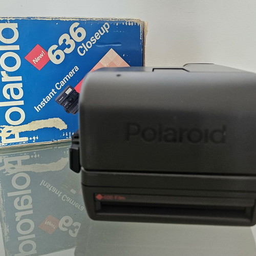 Polaroid 636 CloseUp vintage instant camera like new, original box