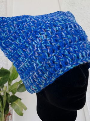 Sea of Stardust Cat Beanie new, blue crochet with cat ears