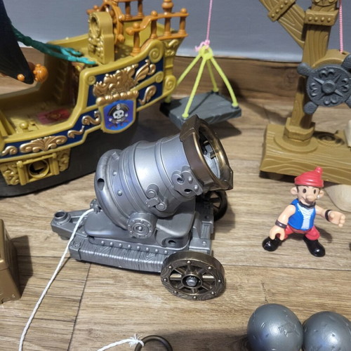 Pirate ship playset with island