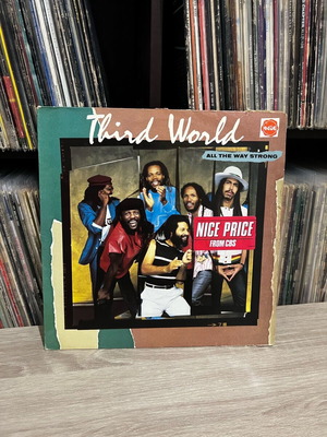 Third World All the Way Strong vinyl used, reggae