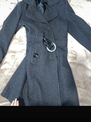 Παλτό γκρι με δερμάτινη ζώνη σαν καινούργιο, μέτριου μήκους