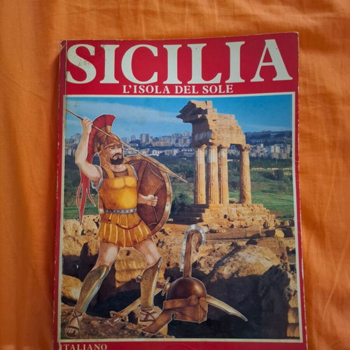 Sicilia L'Isola Del Sole travel guide like new, Italian