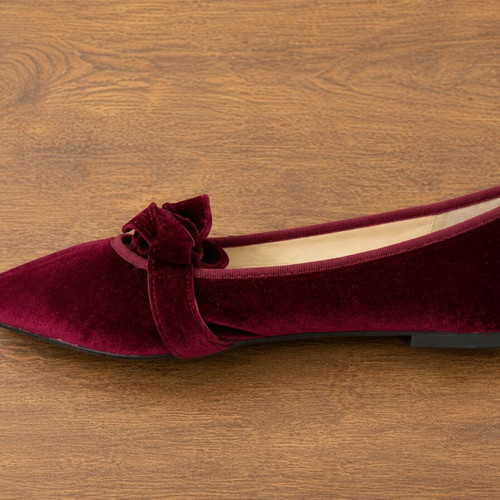 Burgundy velvet ballerinas size 40 new with bow