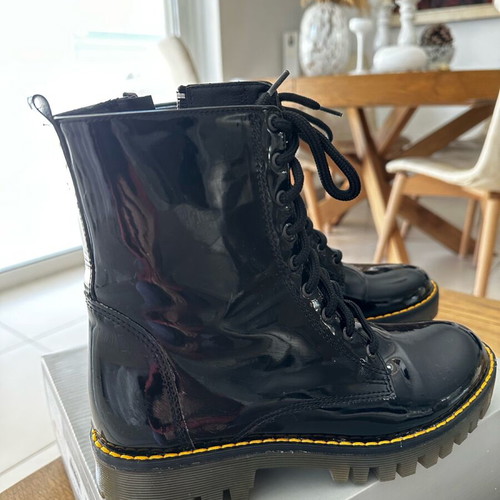 Boots black patent leather like new, size 36