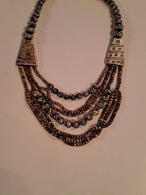 Ethnic necklace with brown shades like new, bone material