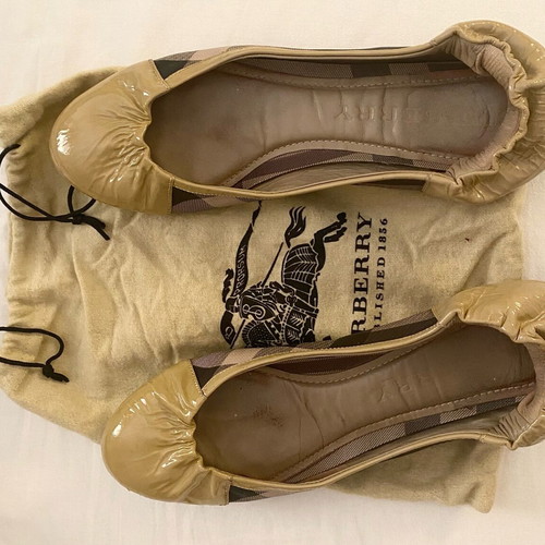 Burberry ballet flats used size 38 beige with fabric case