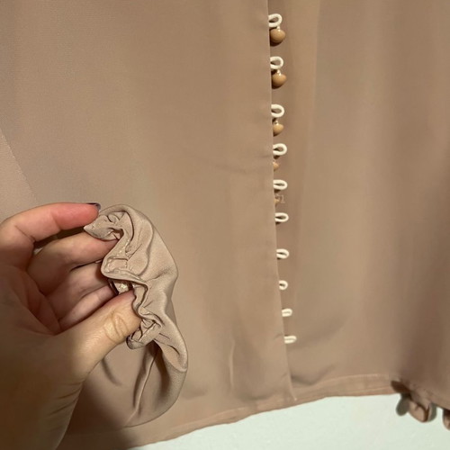 Chaton shirt with buttons and elastic cuffs in salmon-beige color