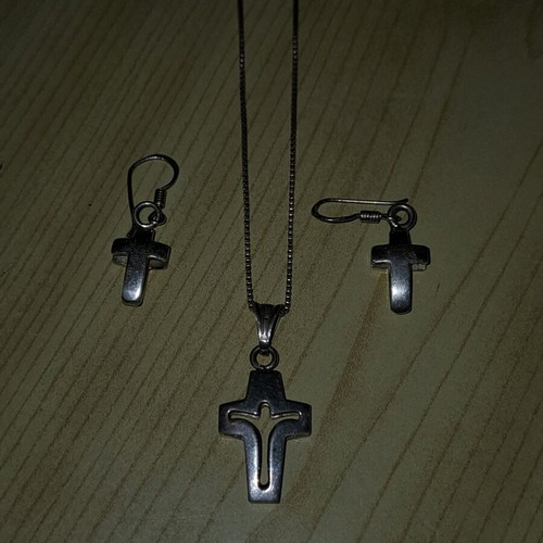 Silver necklace and earrings set 925 like new with cross