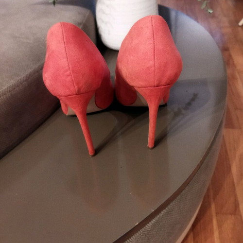 Fullah Sugah peach pumps like new, 11 cm heel