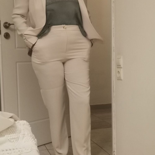 Ecru women's suit set like new, jacket size 40, pants size 42