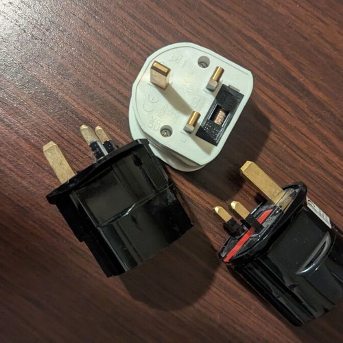 UK Travel Adapter set of 3 like new