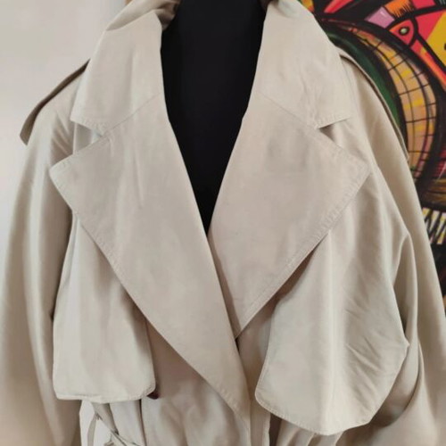 Beige trench coat size 48, like new