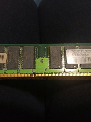 V-data 512MB DDR-400 RAM used, 4 pieces 400MHz