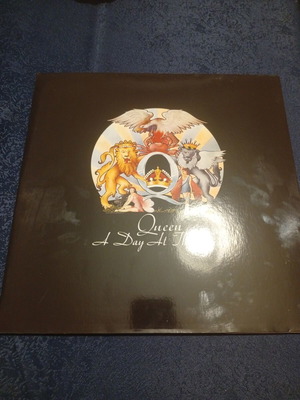 Queen A Day At The Races vinyl used, rock