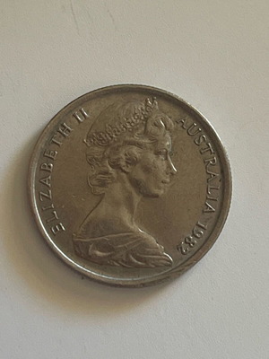 1982 Australia Queen Elizabeth II 5 Cents Coin like new