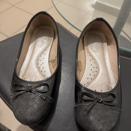 Ballerina shoes like new, black, size 40, patent leather with bow