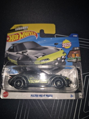 Hot Wheels Mazda MX5 Miata like new