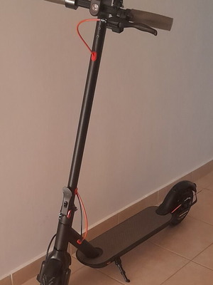 Mankeel MK083 electric scooter like new, speed 28 km/h