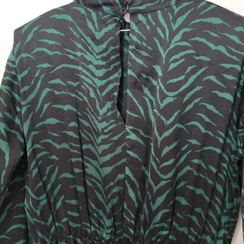 Maxi dress like new with shoulder pads, black and green, size L