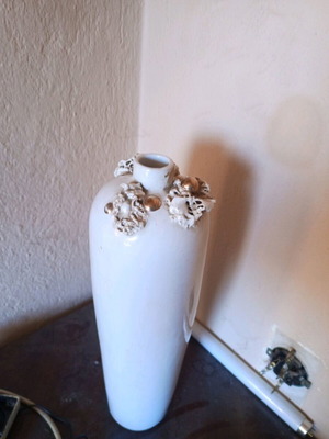 White ceramic vase like new with decorative sea elements