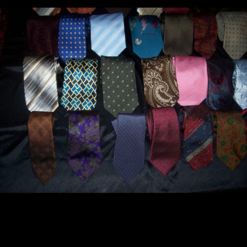 Silk ties pack of 40 like new, branded, gray and multicolor