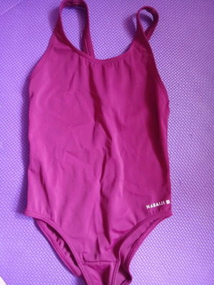 Nabaiji one-piece swimsuit burgundy like new, size 104-110 cm