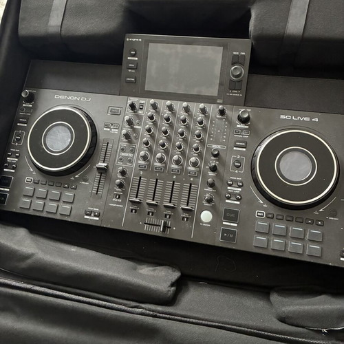 Denon SC Live 4 DJ Controller like new with carrying bag and cover