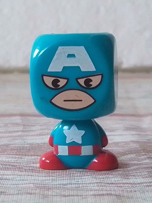 Συλλεκτική φιγούρα Marvel Avengers Blokhedz Captain America μεταχειρισμένη