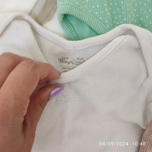 Baby girl bodysuits used, pack of 7, 4-9 months, Hm, Mayoral
