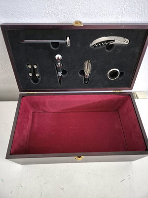 Wooden wine tool case like new