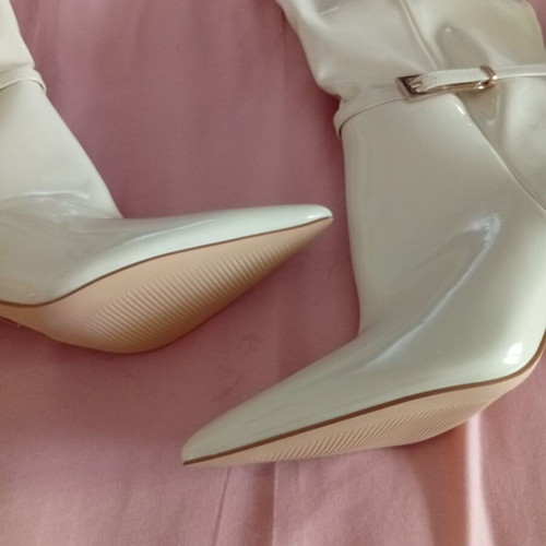 Patent leather boots cream color, new, size 38, knee-high with zipper