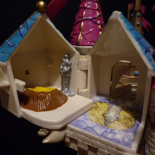 Trendmasters castle 1998 used with three figures