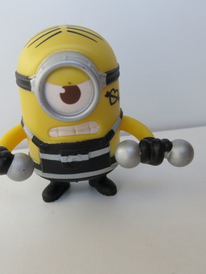 Фигура Миньон вдигащ тежести от Despicable Me 3 McDonald's Happy Meal 2017