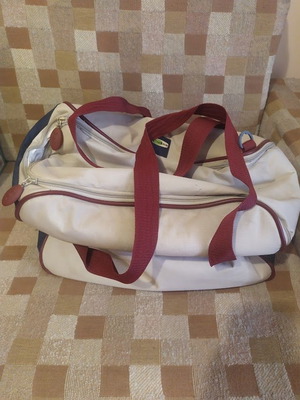 GioStyle Discovery insulated bag used for travel and camping 45x45x30 cm
