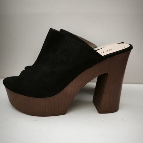 Open-toe mules size 41 like new, black suede and brown platform