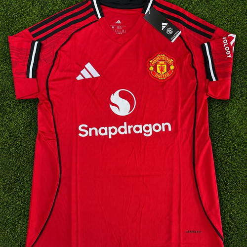 Manchester United 25/26 Jersey Medium new, red
