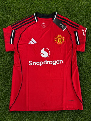 Manchester United 25/26 Jersey Medium new, red