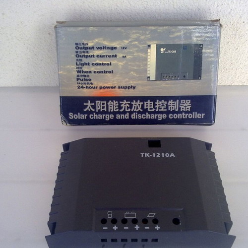 Charge controller 12V 10A like new for solar panels and battery