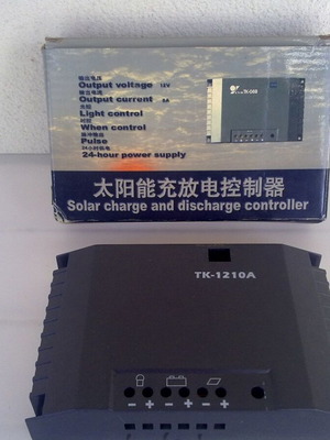 Charge controller 12V 10A like new for solar panels and battery