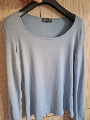 T shirt in light blue like new, size M