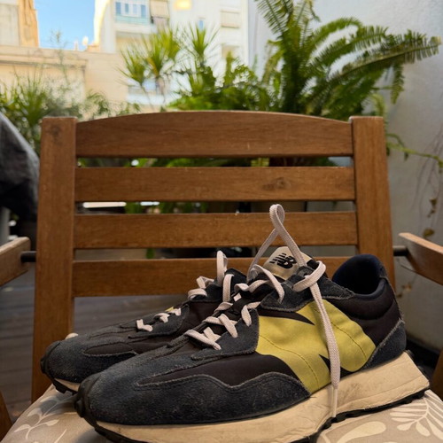 New Balance 327 sneakers like new, size 43 black and blue