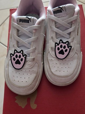 Puma girls' sneakers size 27 like new, white with pink details