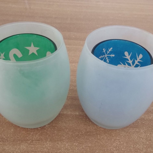 Set of 2 glass tealight candle holders with decorative colors