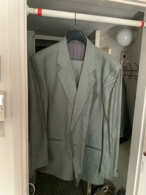 Rossi suit like new, size 52