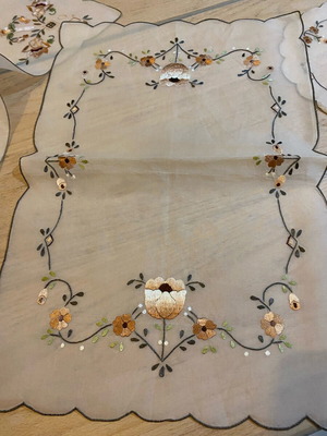 Silk set of 4 pieces new with beige and olive green embroidery