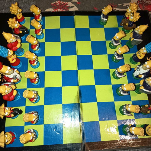 Simpsons chess like new, colorful collectible game